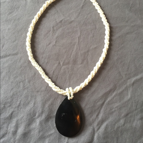 Triple strand beaded necklace with shell pendant (17.5”) - Picture 4 of 4